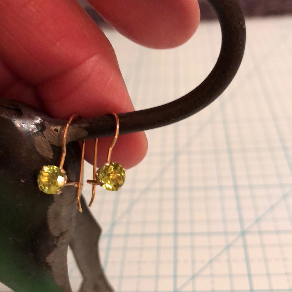 🧚🏻‍♀️Genuine gold Peridot earrings 🧚🏻‍♀️